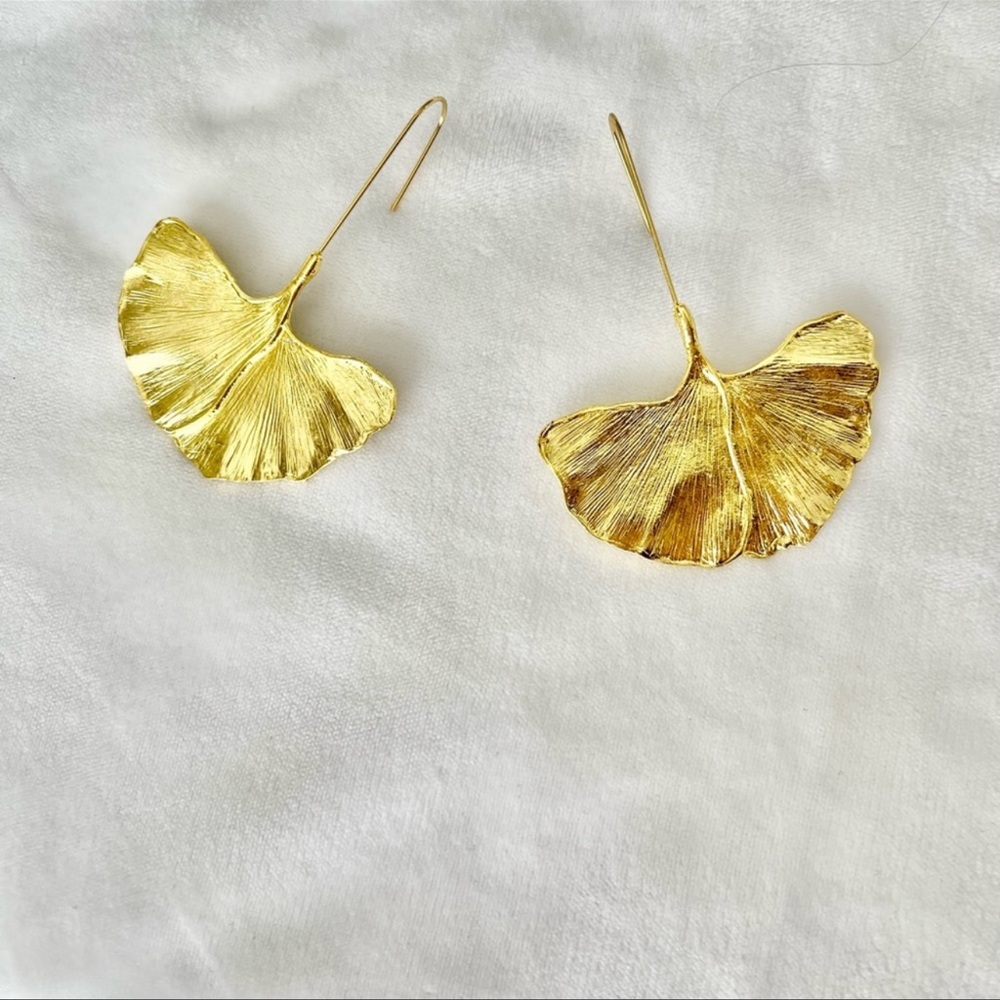 Beautiful Gold Toned Leaf Earrings - Picture 5 of 8